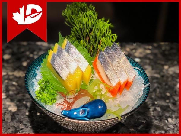 Cách ăn cá trích ép trứng sashimi