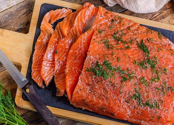 Cách làm cá hồi gravlax ủ muối vị Thụy Điển