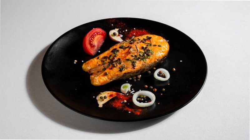 Hình ảnh minh họa món cá hồi áp chảo sốt tiêu đen