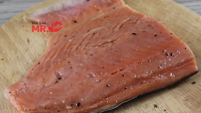 Cách làm cá hồi sốt chanh leo thơm ngon như nhà hàng