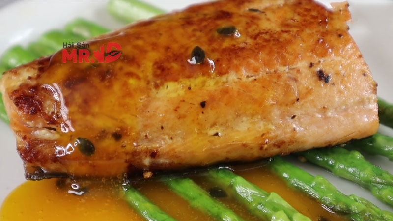 Cách làm cá hồi sốt chanh leo thơm ngon như nhà hàng