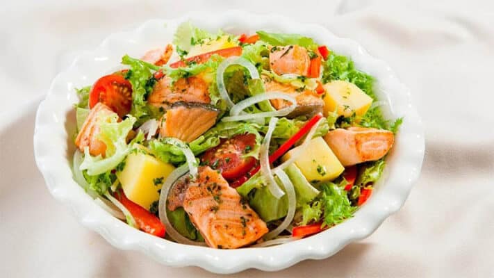 Salad cá hồi thơm ngon