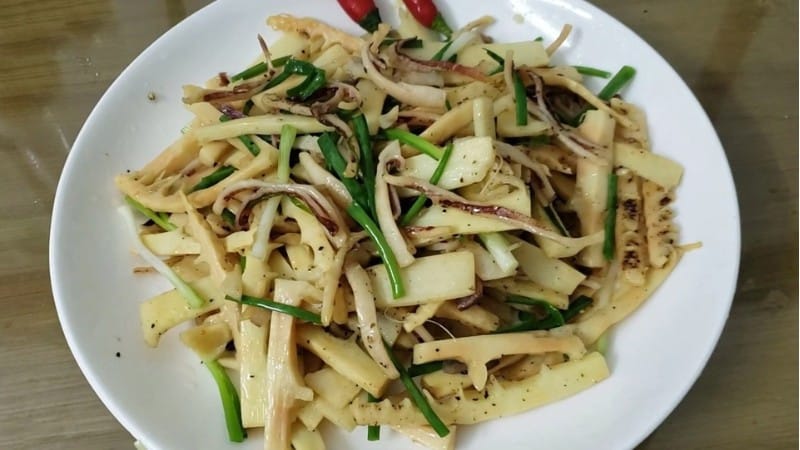 Hình ảnh món khô mực xào măng hấp dẫn và bắt mắt