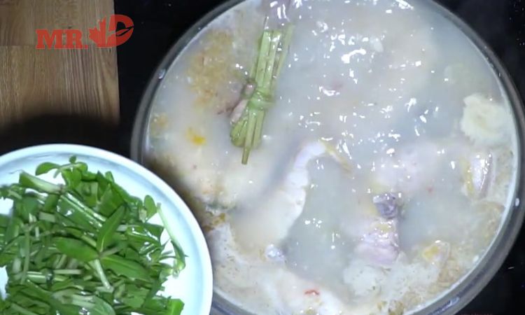 Canh cá tầm nấu mẻ