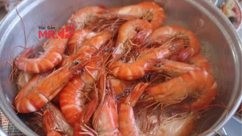 Cách luộc tôm đông lạnh chín đều, ngon ngọt cực đơn giản