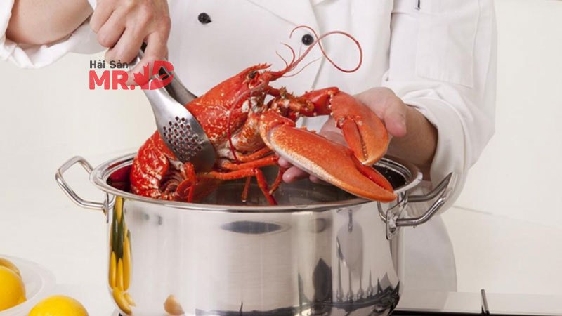 Luộc tôm hùm bao nhiêu phút thì chín?